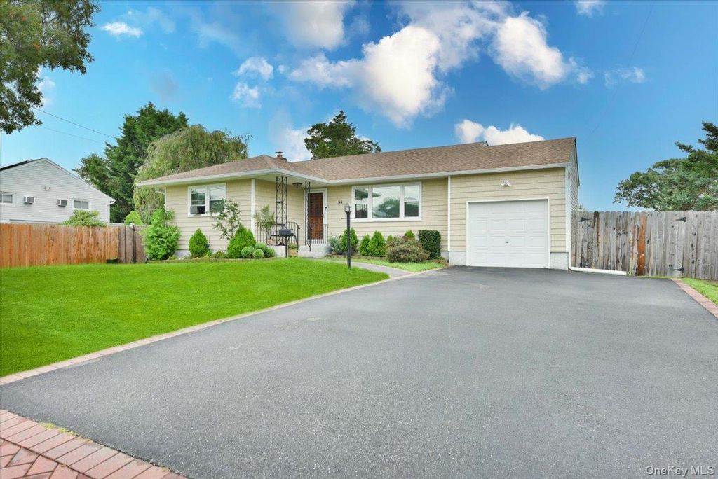 95 Jenkins Avenue, North Babylon, NY 11703 — photo 4