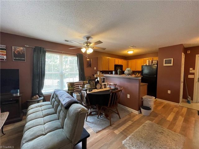 1920 Crest Hollow Drive, Winston-salem, NC 27127