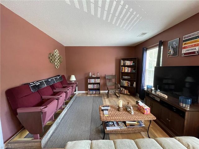 1920 Crest Hollow Drive, Winston-salem, NC 27127