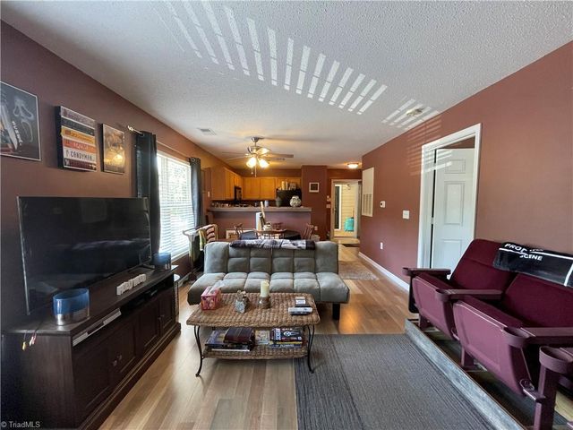 1920 Crest Hollow Drive, Winston-salem, NC 27127