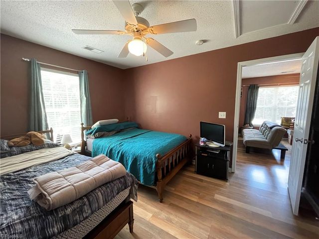 1920 Crest Hollow Drive, Winston-salem, NC 27127