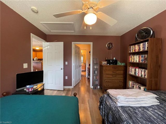 1920 Crest Hollow Drive, Winston-salem, NC 27127