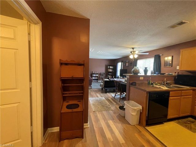 1920 Crest Hollow Drive, Winston-salem, NC 27127