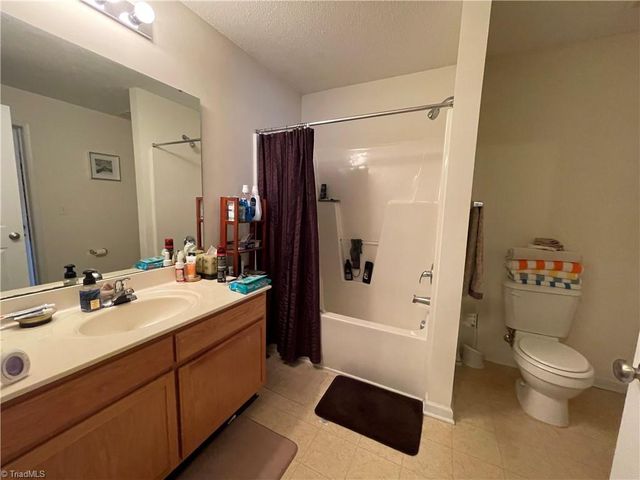 1920 Crest Hollow Drive, Winston-salem, NC 27127