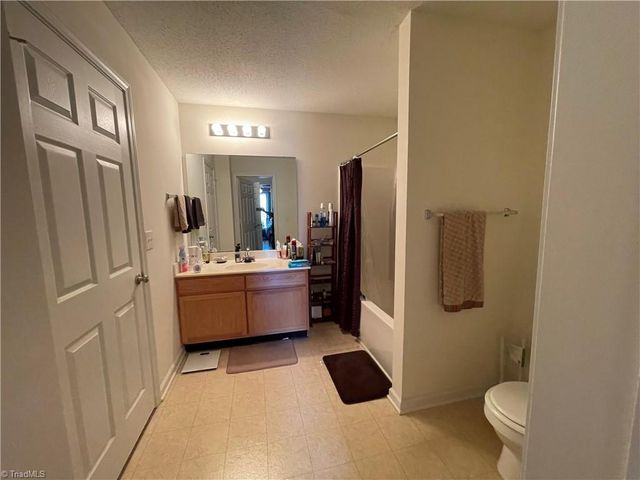 1920 Crest Hollow Drive, Winston-salem, NC 27127