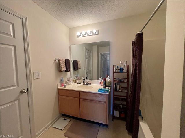 1920 Crest Hollow Drive, Winston-salem, NC 27127