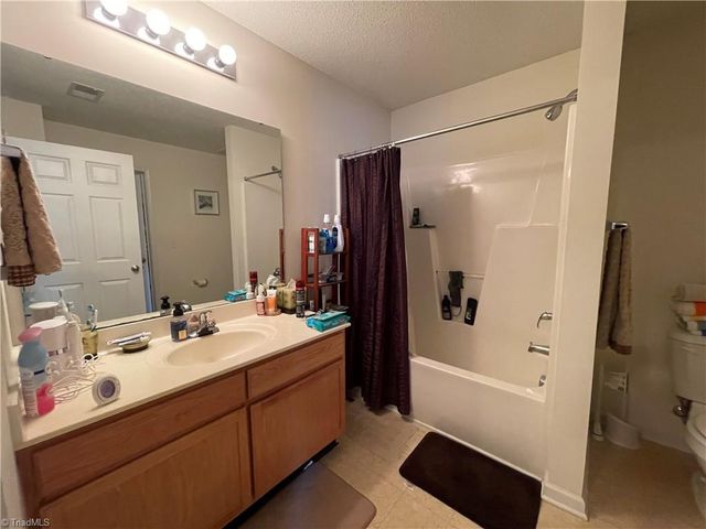 1920 Crest Hollow Drive, Winston-salem, NC 27127