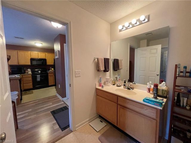 1920 Crest Hollow Drive, Winston-salem, NC 27127