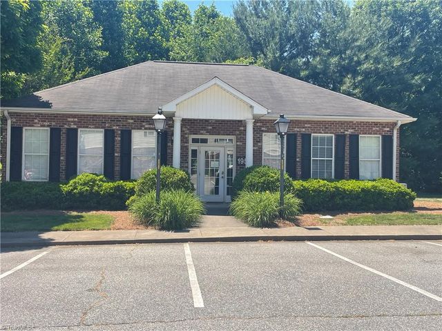 1920 Crest Hollow Drive, Winston-salem, NC 27127
