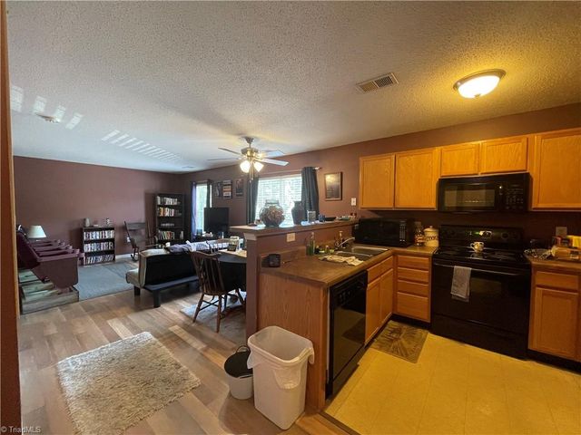 1920 Crest Hollow Drive, Winston-salem, NC 27127