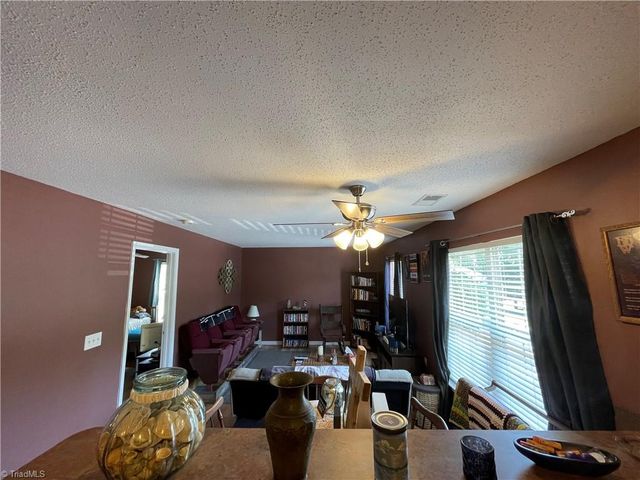 1920 Crest Hollow Drive, Winston-salem, NC 27127