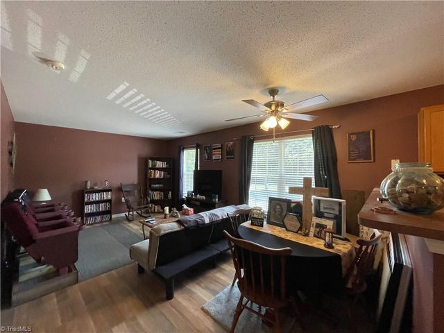 1920 Crest Hollow Drive, Winston-salem, NC 27127