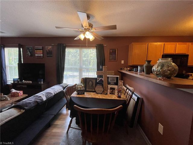 1920 Crest Hollow Drive, Winston-salem, NC 27127