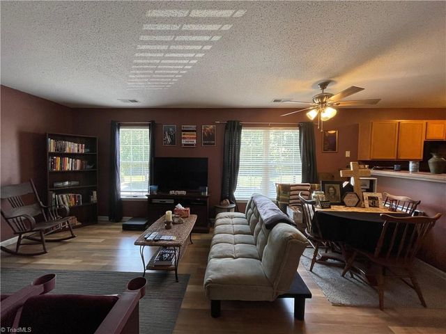 1920 Crest Hollow Drive, Winston-salem, NC 27127