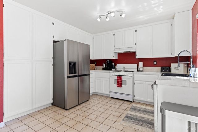 706 Powderhorn Ave, Santa Rosa, CA 95407