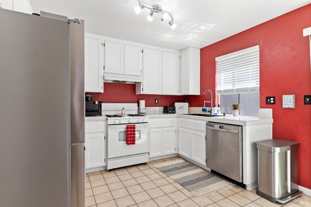 706 Powderhorn Ave, Santa Rosa, CA 95407