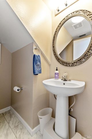 706 Powderhorn Ave, Santa Rosa, CA 95407