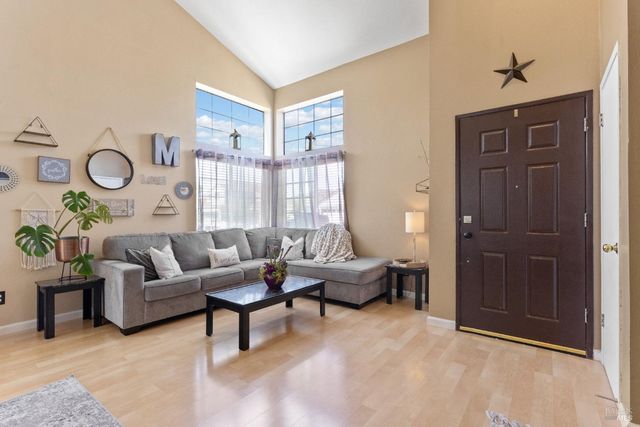 706 Powderhorn Ave, Santa Rosa, CA 95407