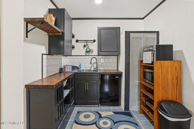 1405 Riverwood Drive, Jackson, MS 39211