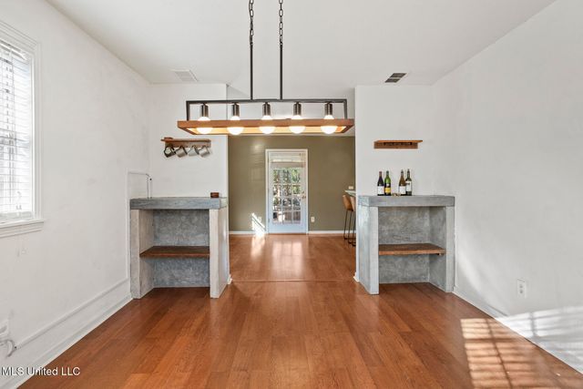 1405 Riverwood Drive, Jackson, MS 39211