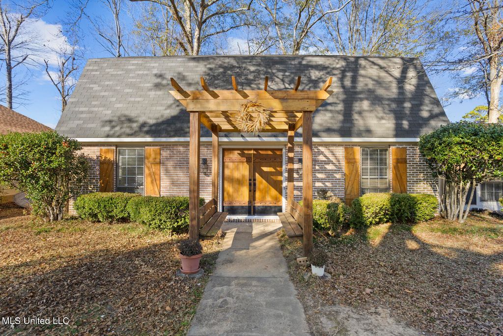 1405 Riverwood Drive, Jackson, MS 39211