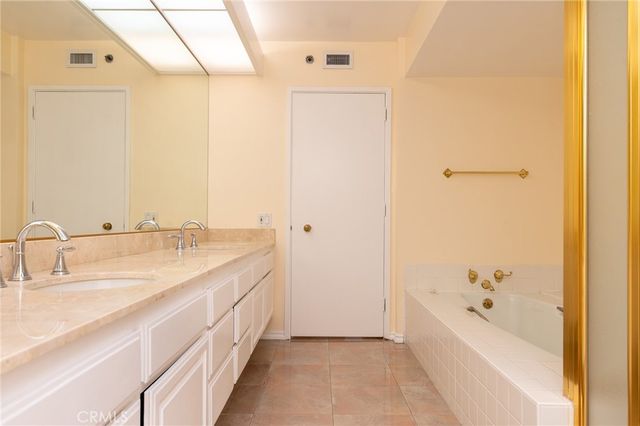 222 Monterey Road 805, Glendale, CA 91206