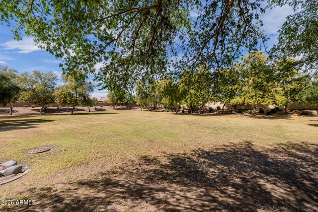 8010 W BELMONT Avenue, Glendale, AZ 85303
