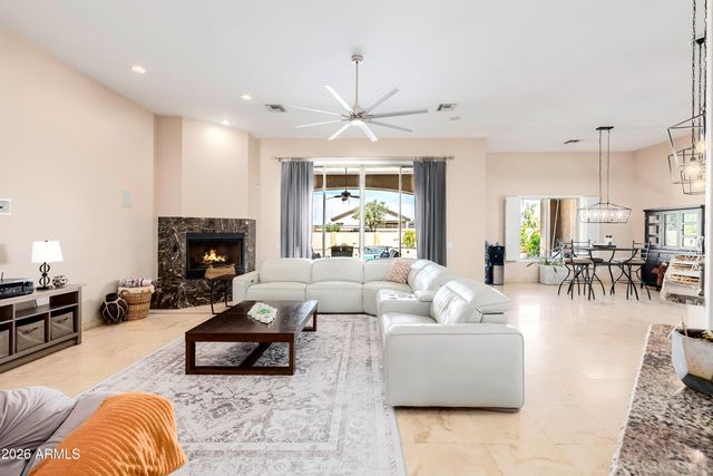 8010 W BELMONT Avenue, Glendale, AZ 85303