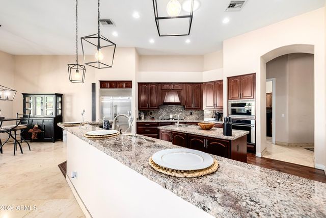 8010 W BELMONT Avenue, Glendale, AZ 85303