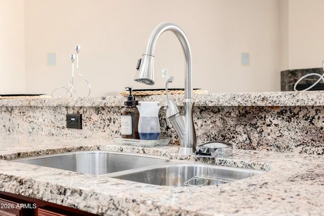 8010 W BELMONT Avenue, Glendale, AZ 85303