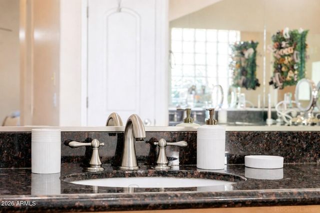 8010 W BELMONT Avenue, Glendale, AZ 85303