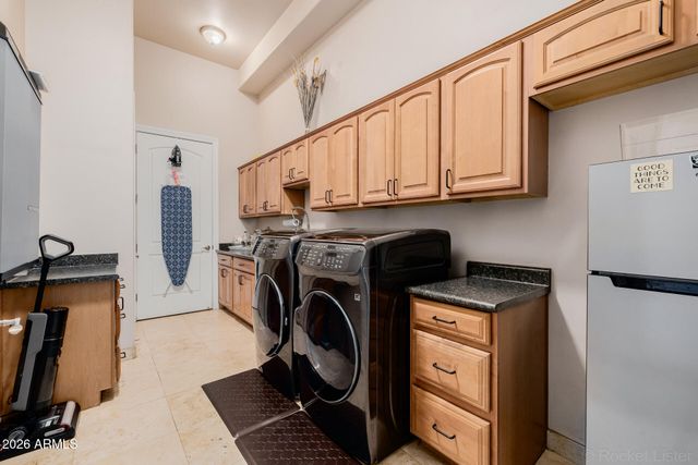 8010 W BELMONT Avenue, Glendale, AZ 85303