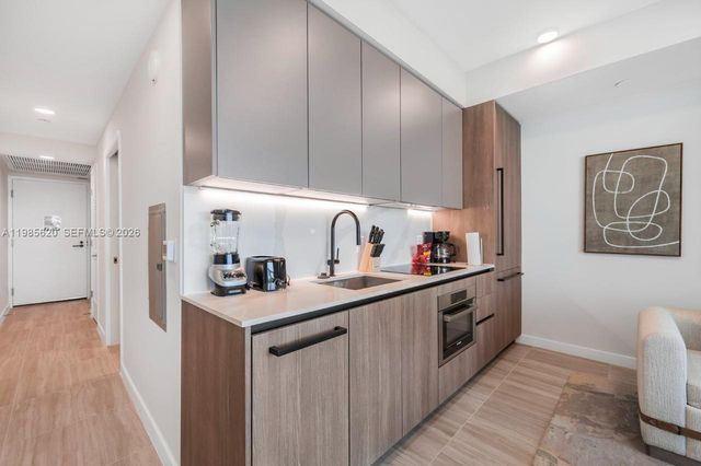 580 72nd Street 613, Miami Beach, FL 33141