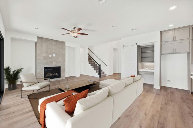 601 Gunison DR, Lakeway, TX 78738