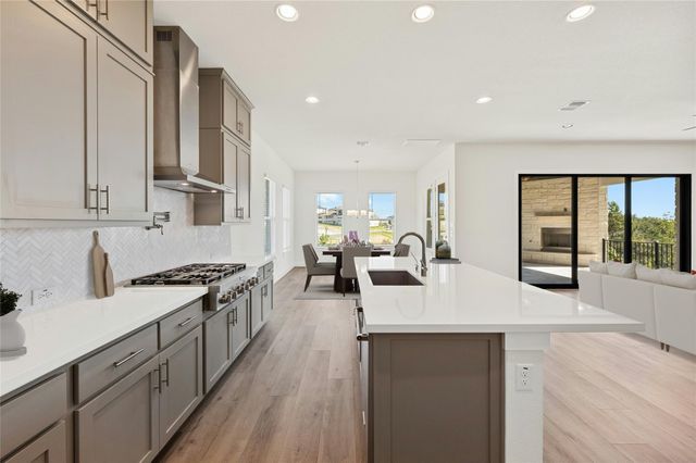 601 Gunison DR, Lakeway, TX 78738