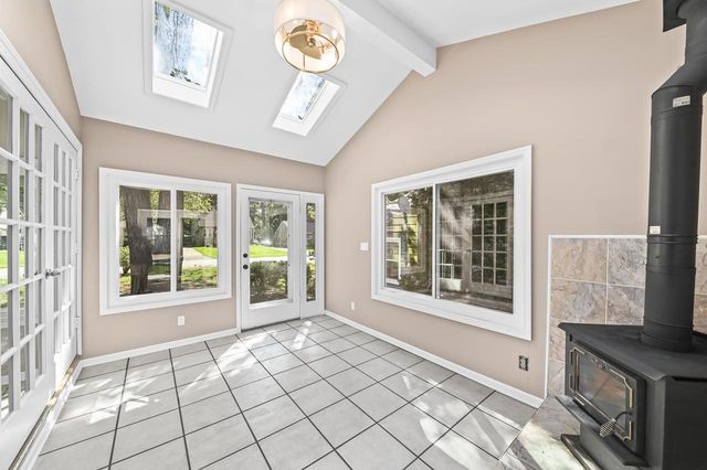 5737 N Sievers PLACE, Glendale, WI 53209
