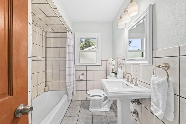 5737 N Sievers PLACE, Glendale, WI 53209