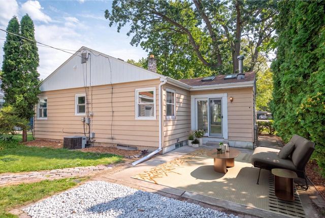 5737 N Sievers PLACE, Glendale, WI 53209