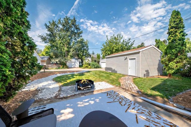 5737 N Sievers PLACE, Glendale, WI 53209
