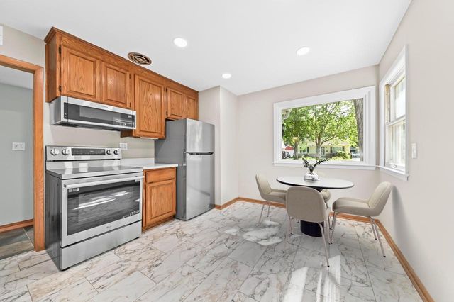 5737 N Sievers PLACE, Glendale, WI 53209