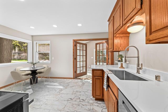 5737 N Sievers PLACE, Glendale, WI 53209