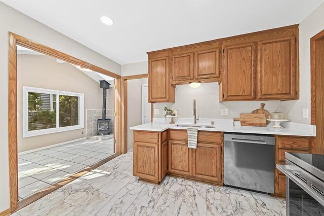 5737 N Sievers PLACE, Glendale, WI 53209