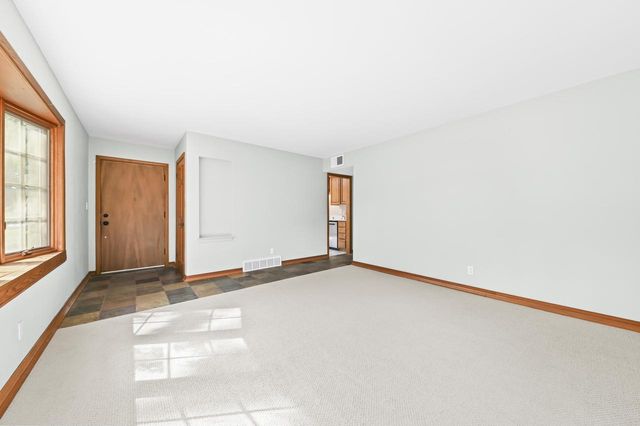 5737 N Sievers PLACE, Glendale, WI 53209