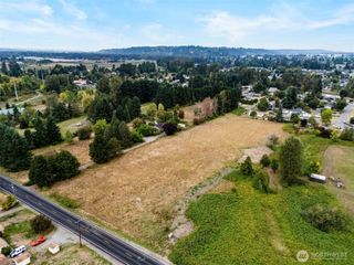 14721 Pioneer Way E, Puyallup, WA 98372