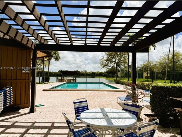 4224 SW 87th Ter, Cooper City, FL 33328