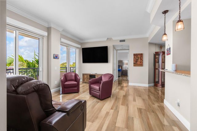 2633 NE 14th Avenue 308, Wilton Manors, FL 33334