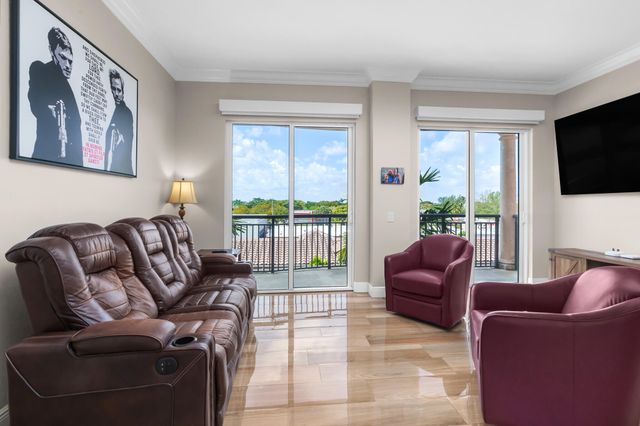 2633 NE 14th Avenue 308, Wilton Manors, FL 33334