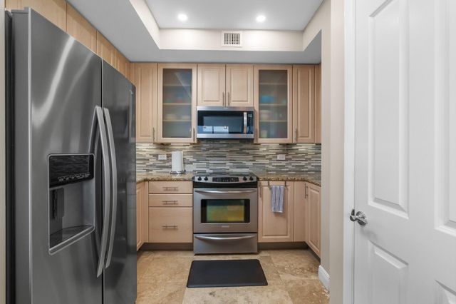 2633 NE 14th Avenue 308, Wilton Manors, FL 33334