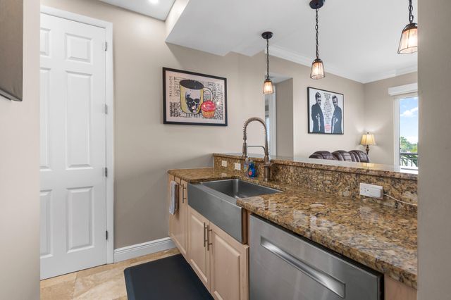 2633 NE 14th Avenue 308, Wilton Manors, FL 33334