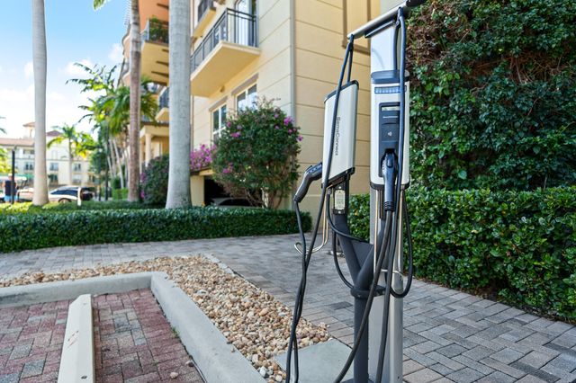 2633 NE 14th Avenue 308, Wilton Manors, FL 33334